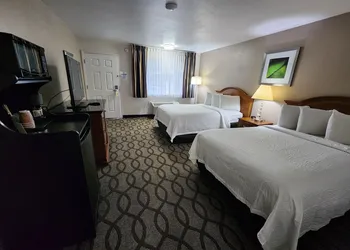 Ramada Bayside Inn & Suites Eureka hotel thumbnail 2