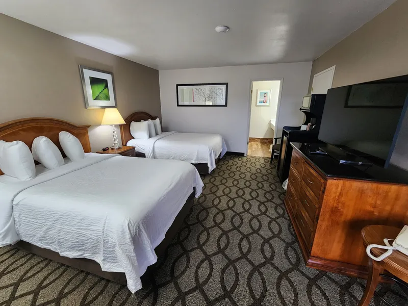 Ramada Bayside Inn & Suites Eureka hotel detail image 6