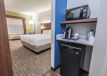Holiday Inn Express Hotel & Suites East Lansing by IHG hotel thumbnail 5