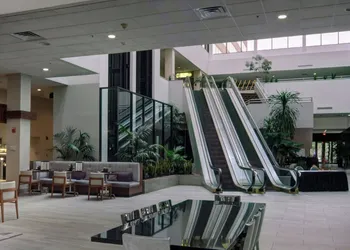 Marriott East Lansing at University Place hotel thumbnail 2