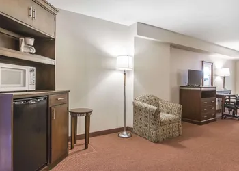 Econo Lodge Orillia hotel thumbnail 7