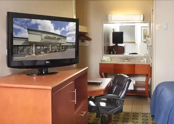 Quality Inn University hotel thumbnail 4