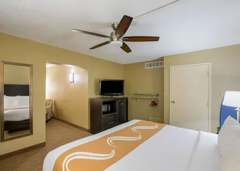 Quality Inn University hotel thumbnail 7