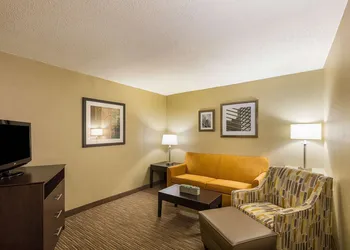 Quality Inn University hotel thumbnail 8