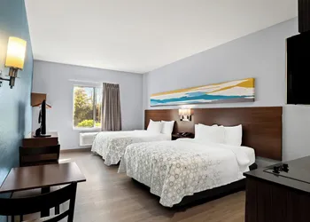 HomeTowne Studios by Red Roof East Lansing - Okemos hotel thumbnail 5