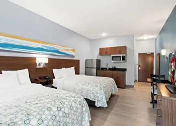 HomeTowne Studios by Red Roof East Lansing - Okemos hotel thumbnail 6