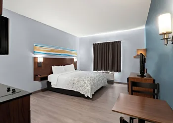 HomeTowne Studios by Red Roof East Lansing - Okemos hotel thumbnail 7
