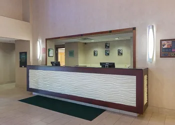 Quality Suites Lansing West hotel thumbnail 2