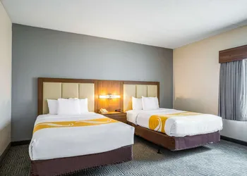 Quality Suites Lansing West hotel thumbnail 4