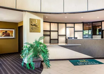 Quality Inn & Suites Peoria North hotel thumbnail 3