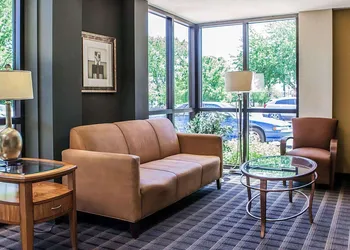 Quality Inn & Suites Peoria North hotel thumbnail 5