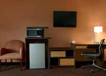 Super 8 by Wyndham Peoria East hotel thumbnail 7