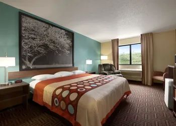 Super 8 by Wyndham Peoria East hotel thumbnail 8