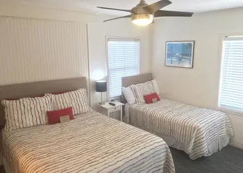 Sea View Inn at the Beach hotel thumbnail 3