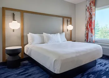Fairfield Inn & Suites by Marriott Burlington hotel thumbnail 4