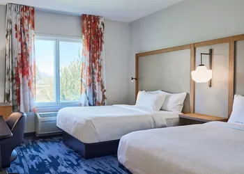Fairfield Inn & Suites by Marriott Burlington hotel thumbnail 6