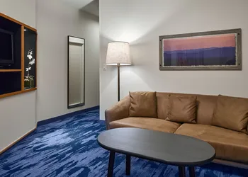 Fairfield Inn & Suites by Marriott Burlington hotel thumbnail 7