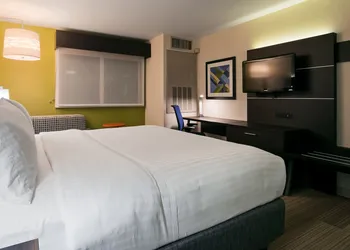 Holiday Inn Express & Suites Burlington by IHG hotel thumbnail 5