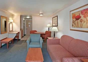 Holiday Inn Express & Suites Burlington by IHG hotel thumbnail 8