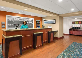 Hampton Inn & Suites Burlington hotel thumbnail 3