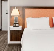 Hampton Inn & Suites Burlington hotel detail image 4