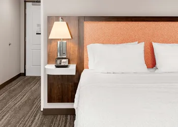Hampton Inn & Suites Burlington hotel thumbnail 4