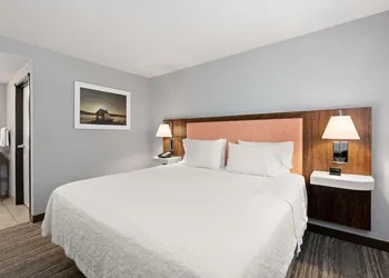 Hampton Inn & Suites Burlington hotel thumbnail 6