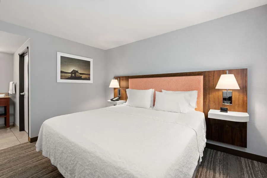 Hampton Inn & Suites Burlington hotel detail image 6