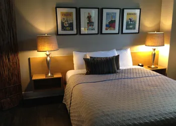 Touchstone Hotel - City Center hotel thumbnail 2
