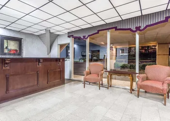Howard Johnson by Wyndham Athens hotel thumbnail 2