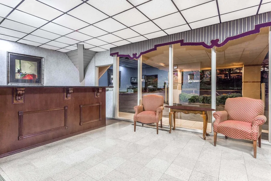Howard Johnson by Wyndham Athens hotel detail image 2