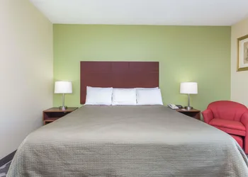 Howard Johnson by Wyndham Athens hotel thumbnail 3
