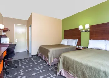 Howard Johnson by Wyndham Athens hotel thumbnail 5