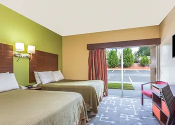 Howard Johnson by Wyndham Athens hotel thumbnail 6