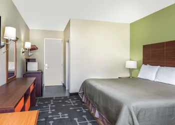 Howard Johnson by Wyndham Athens hotel thumbnail 7