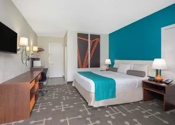 Howard Johnson by Wyndham Athens hotel thumbnail 8