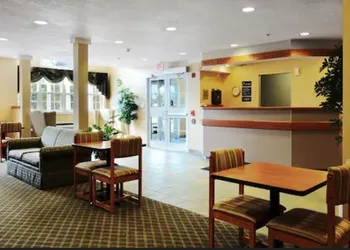Parry Sound Inn & Suites hotel thumbnail 3