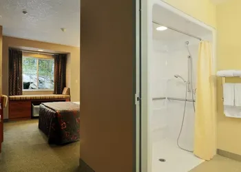 Parry Sound Inn & Suites hotel thumbnail 4