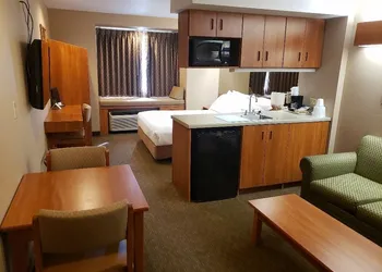 Parry Sound Inn & Suites hotel thumbnail 6