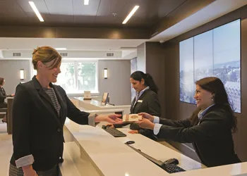 DoubleTree by Hilton Hotel & Suites Victoria hotel thumbnail 2