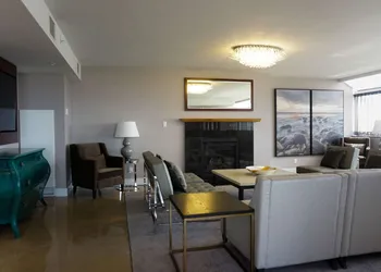 DoubleTree by Hilton Hotel & Suites Victoria hotel thumbnail 7