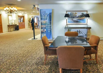 Piccadilly Inn Airport hotel thumbnail 2
