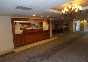 Piccadilly Inn Airport hotel thumbnail 3