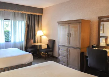 Piccadilly Inn Airport hotel thumbnail 4