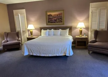 Piccadilly Inn Airport hotel thumbnail 6
