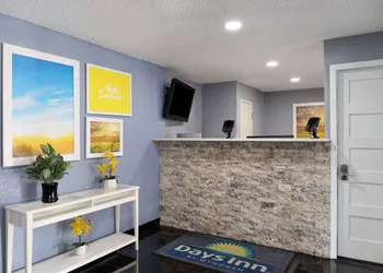Days Inn & Suites by Wyndham Green Bay WI. hotel thumbnail 2
