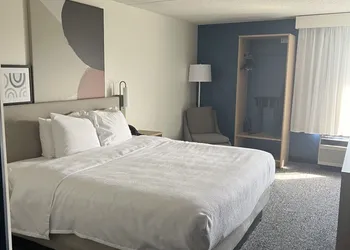 Spark by Hilton Green Bay hotel thumbnail 8