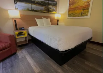 Days Inn & Suites by Wyndham Kaukauna WI hotel thumbnail 6