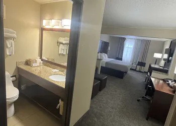 Quality Inn & Suites Green Bay - Ashwaubenon hotel thumbnail 4