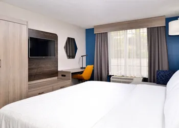 Holiday Inn Express Winston-Salem Medical Center Area by IHG hotel thumbnail 6